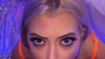 Linzee Ryder, En Ekte Moden Barbie, Demonstrerer Sin Seksuelle Dyktighet