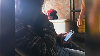 Amatorski Współpracownik Przyjaźni Się Z Kolegą