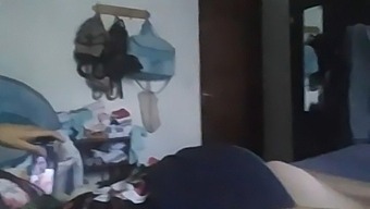 Tontonlah Ibu Tiri Saya Berhubungan Seks Ketika Ayah Saya Jauh Dari Rumah
