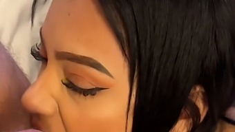 Pov-Video Einer Vollbusigen Latina-Amateurin, Die Einen Blowjob Gibt Und In Dessous Gefickt Wird