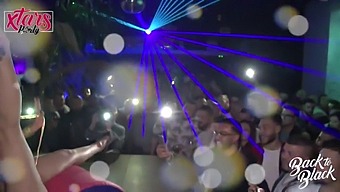 Η Daisy Smile Παίζει Στη Συγκέντρωση Των Xtars