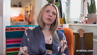 نیلیو، ترانه سرا مستقر در برلین، در فضای جمعی خود به لذت انفرادی می پردازد