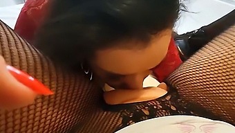 Angel Lima Pleasures Cléo Cadillac'S Pinko Tush With Her Tongue