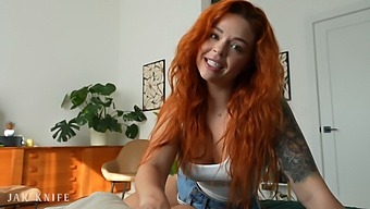A Vörös Hajú Szépség, Sinatra Monroe, Szexvideót Akar Készíteni A Kukkoló Barátjának.